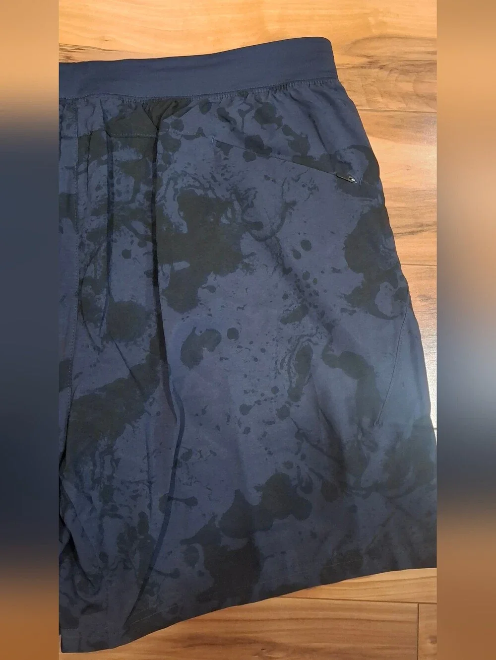 VRST Mens Size Large Black Blue Marbled Athletic Shorts